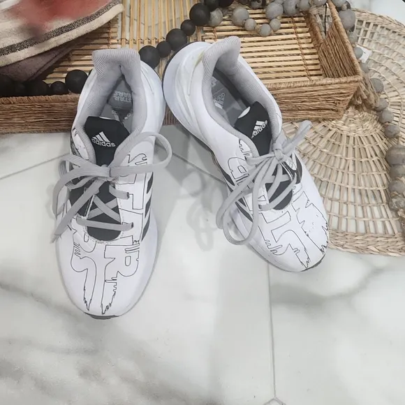 [ ADIDAS] boys STAR WARS WHITE&amp; BLACK SNEAKERS SIZE 2, NEVER WORN!!