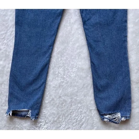 Abercrombie &amp; Fitch High Rise Skinny Jean in Medium, Size 26/2S