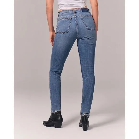 Abercrombie &amp; Fitch High Rise Skinny Jean in Medium, Size 26/2S