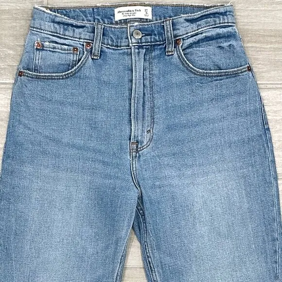 Abercrombie &amp; Fitch The Ankle Straight Ultra High Rise in Light Wash Denim Sz 27