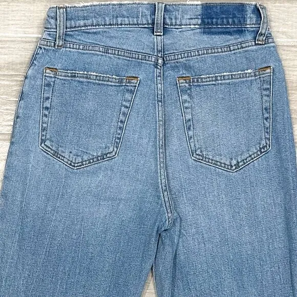 Abercrombie &amp; Fitch The Ankle Straight Ultra High Rise in Light Wash Denim Sz 27