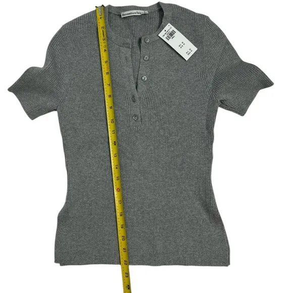 ABERCROMBIE AND FITCH Slim Henley Sweater Tee, Size SMALL