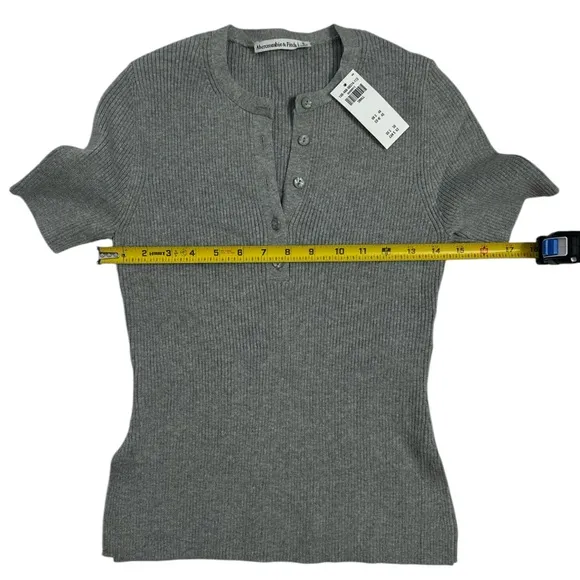 ABERCROMBIE AND FITCH Slim Henley Sweater Tee, Size SMALL