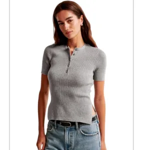 ABERCROMBIE AND FITCH Slim Henley Sweater Tee, Size SMALL