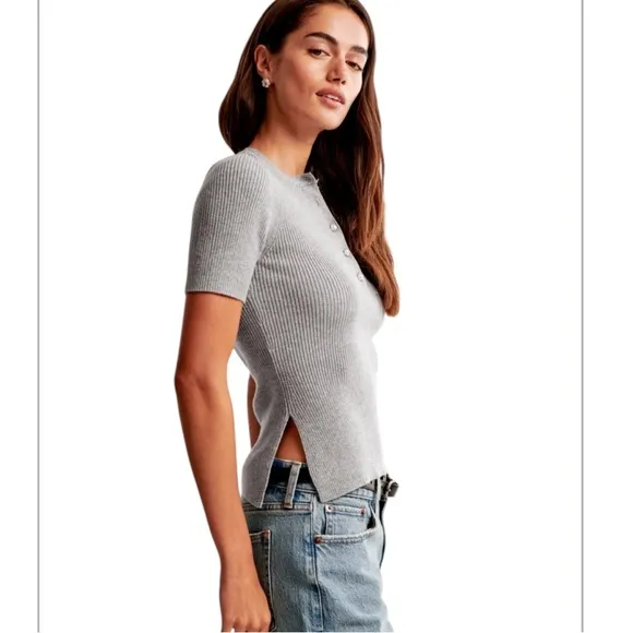 ABERCROMBIE AND FITCH Slim Henley Sweater Tee, Size SMALL