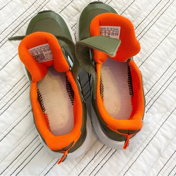 adidas EQ21 Run Bounce Sneakers 2.0 Focus Olive &amp; Orange Youth Boys size 2.5