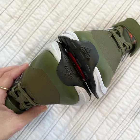 adidas EQ21 Run Bounce Sneakers 2.0 Focus Olive &amp; Orange Youth Boys size 2.5