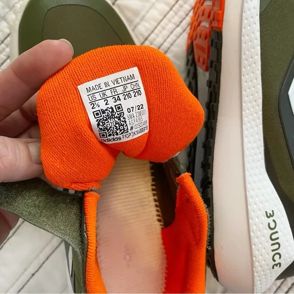 adidas EQ21 Run Bounce Sneakers 2.0 Focus Olive &amp; Orange Youth Boys size 2.5