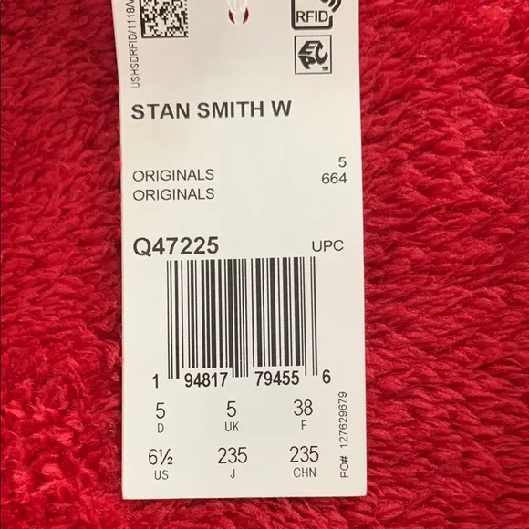 Adidas  Stan Smiths.White Sneakers Sleek Low-Top Design