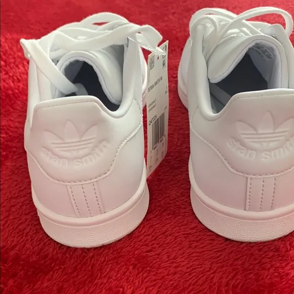 Adidas  Stan Smiths.White Sneakers Sleek Low-Top Design