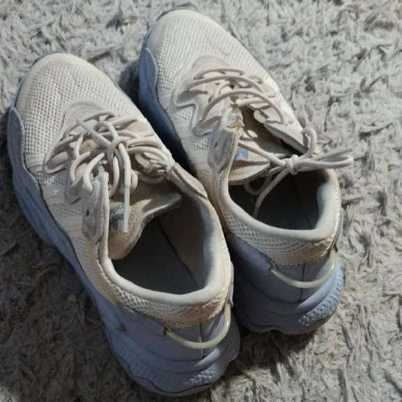 Adidas Women's Cream Sneakers
