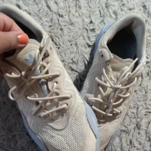 Adidas Women's Cream Sneakers