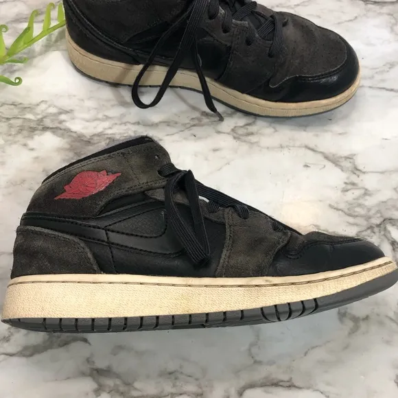 AIR JORDAN 1 MID 'ANTHRACITE' Size 3.5