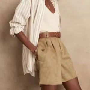 Banana Republic | Vegan Faux Suede Shorts in Camel/Tan w. 5&quot; inseam Size 8