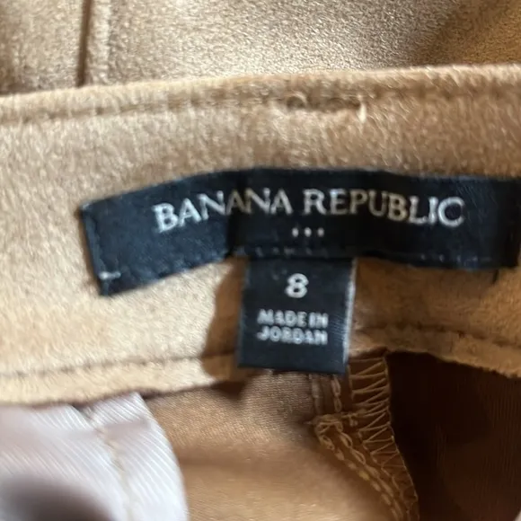 Banana Republic | Vegan Faux Suede Shorts in Camel/Tan w. 5&quot; inseam Size 8