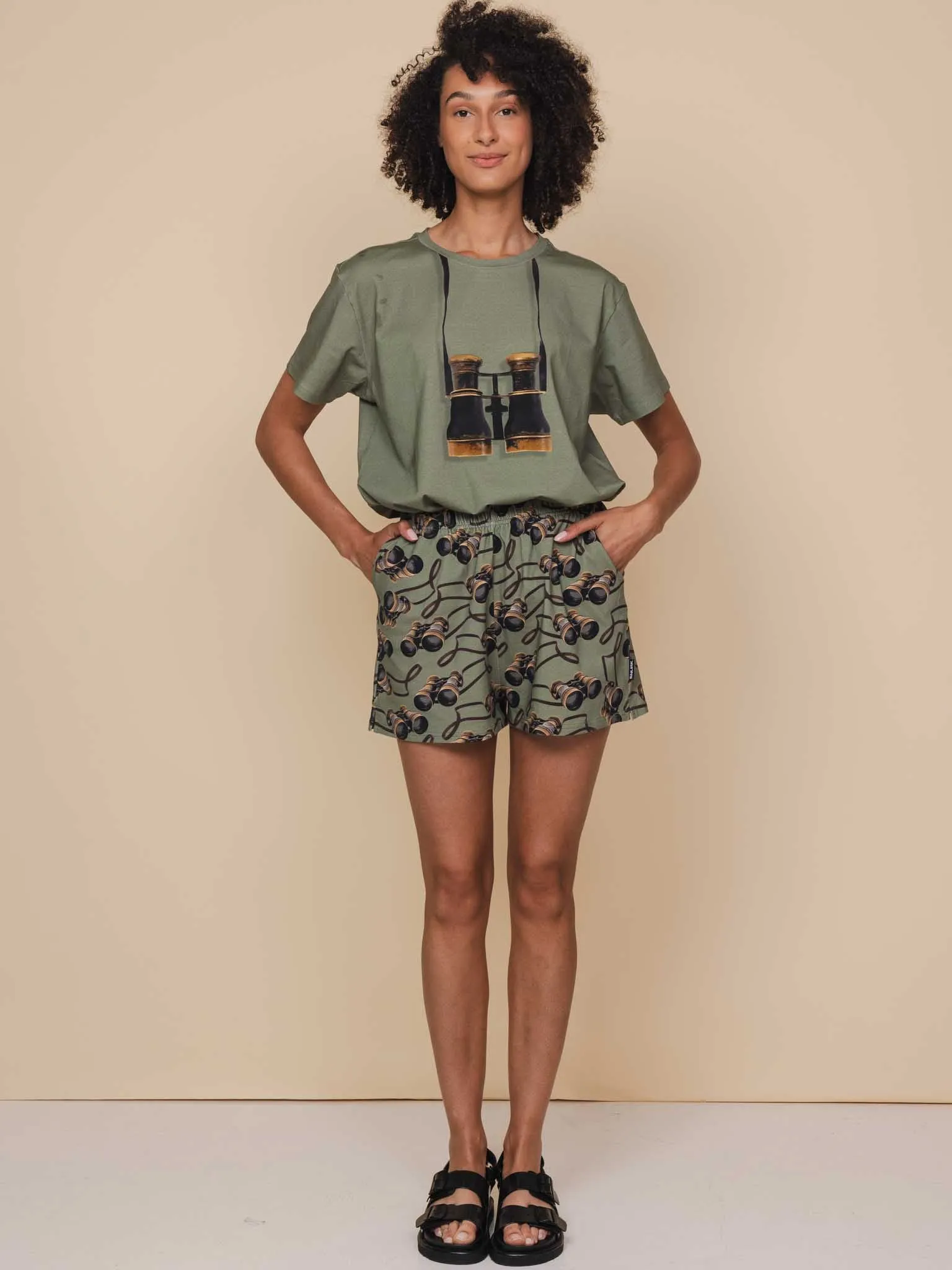 Binoculars T-shirt en Shorts set Dames