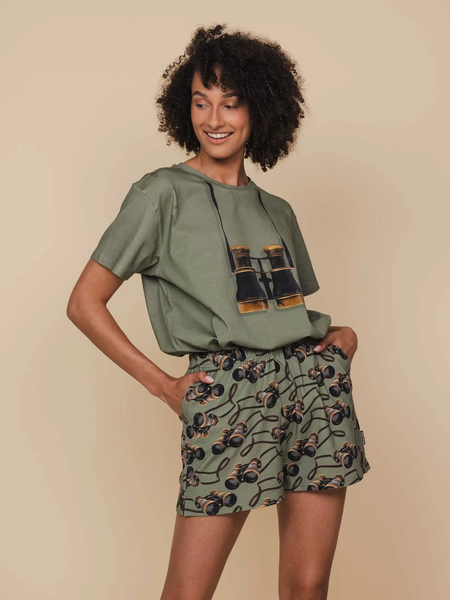 Binoculars T-shirt en Shorts set Dames