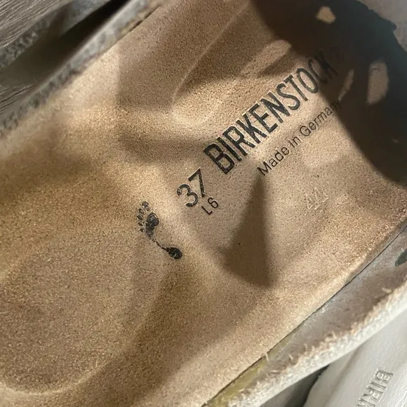 Birkenstock White Slippers with Adjustable Strap and Contoured Footbed Size 6