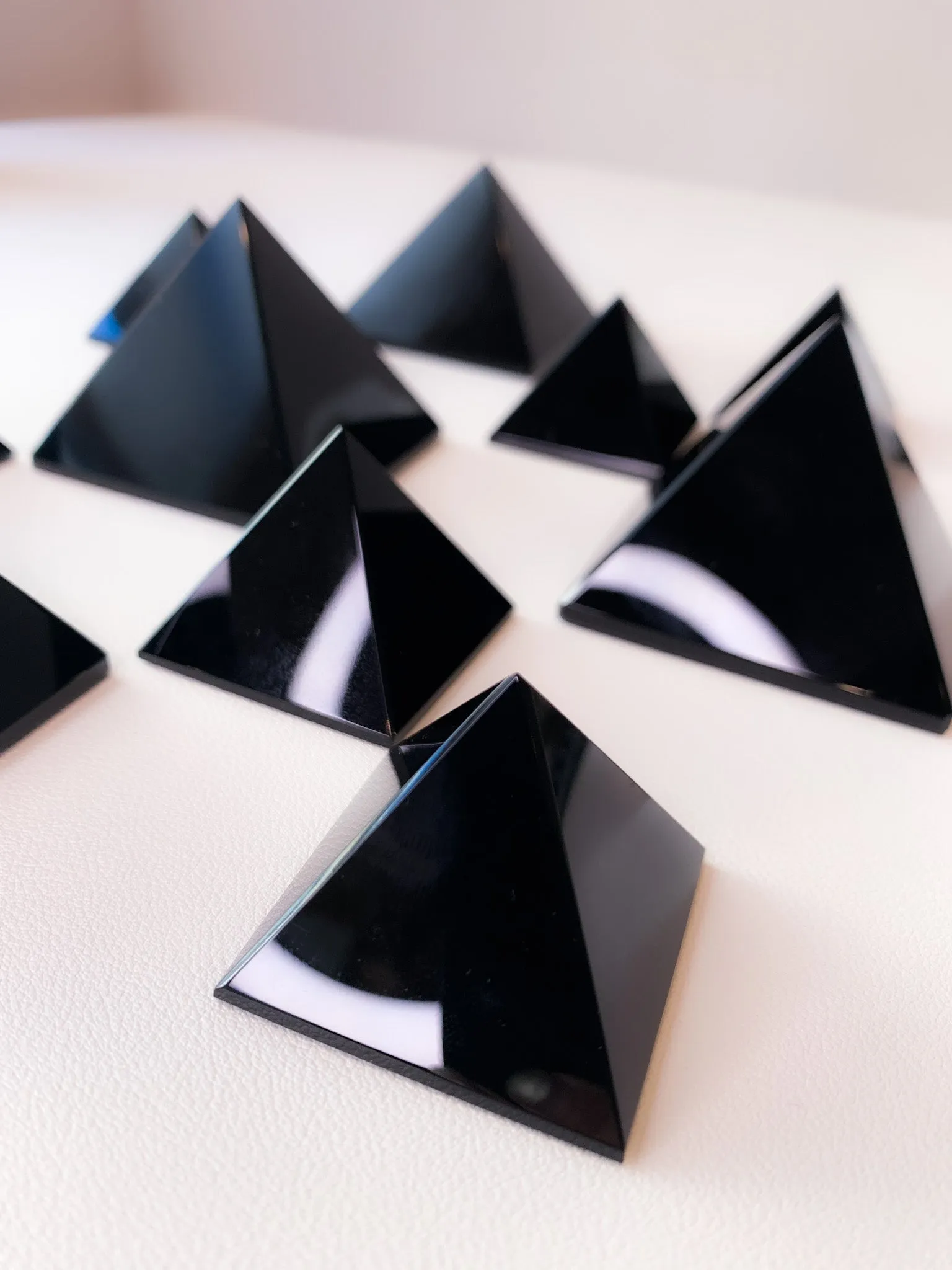 Black Obsidian Pyramids (S   M)