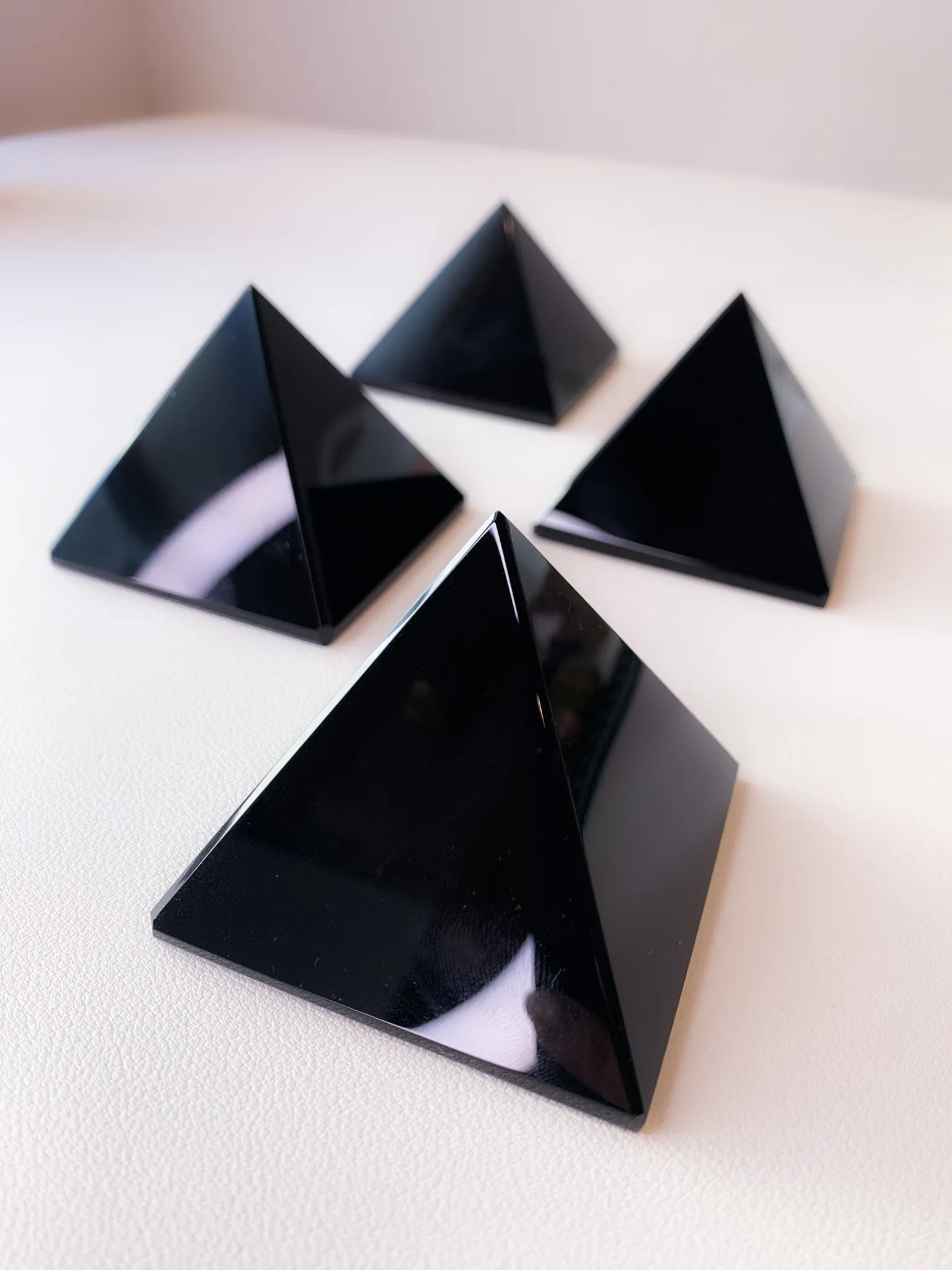 Black Obsidian Pyramids (S   M)