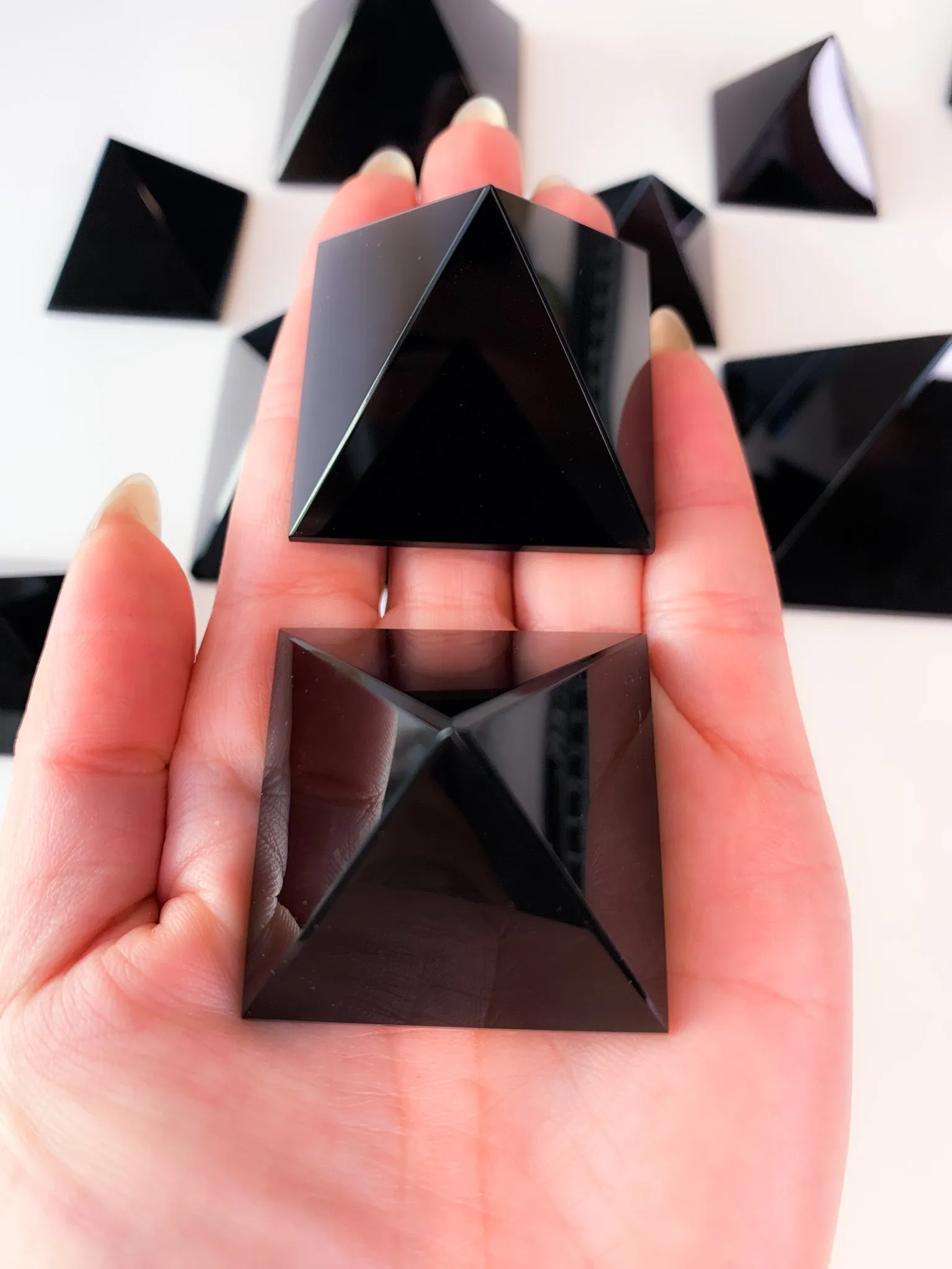 Black Obsidian Pyramids (S   M)