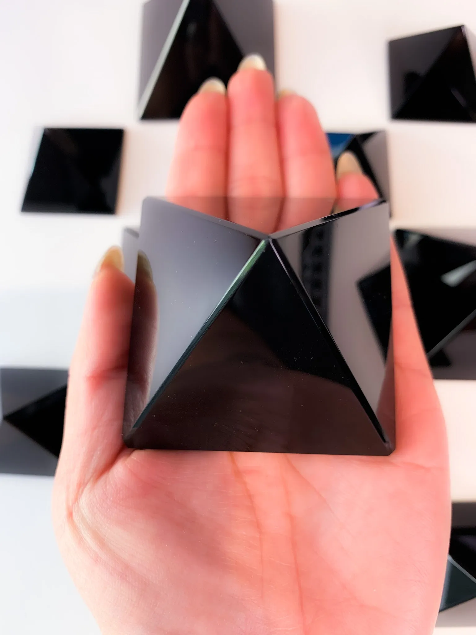 Black Obsidian Pyramids (S   M)