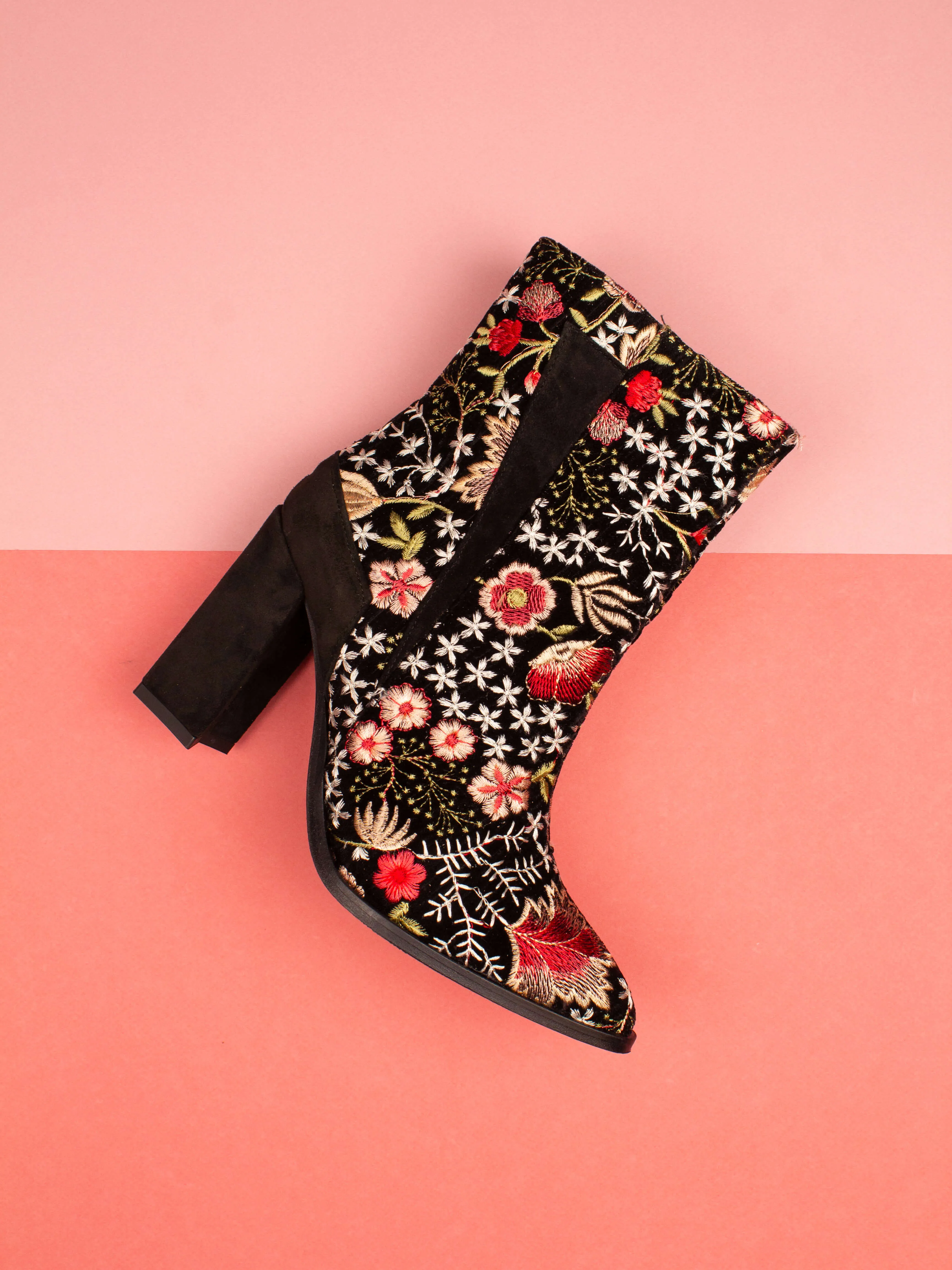 Boots and Roses hoog
