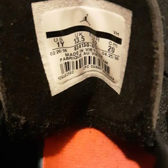 Boys Jordan Sneakers Size:1Y