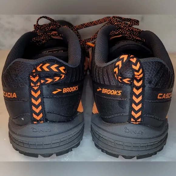 BROOKS CASCADIA 13 ATHLETIC TRAIL RUNNING SHOES SIZE 12.5 EE