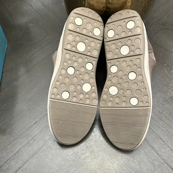 BZees Latte Tempo Slip-On Sneaker - Women