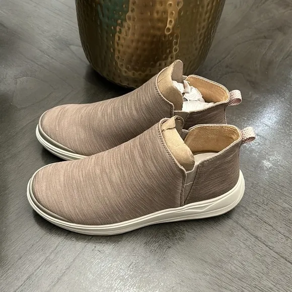 BZees Latte Tempo Slip-On Sneaker - Women