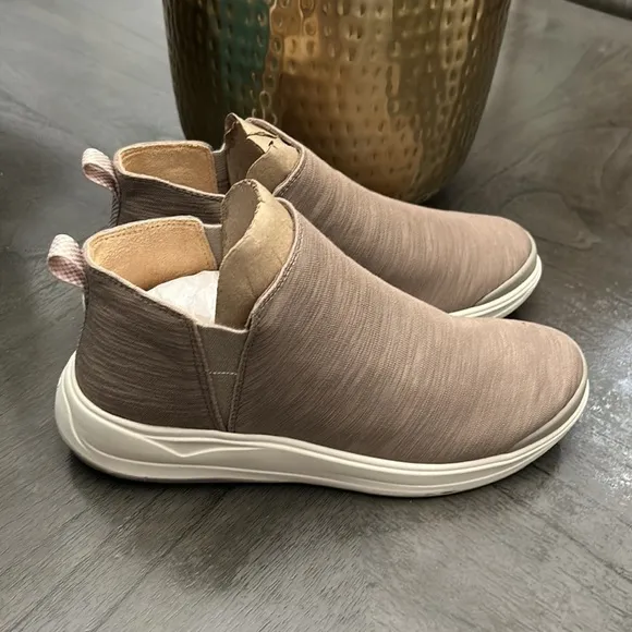 BZees Latte Tempo Slip-On Sneaker - Women
