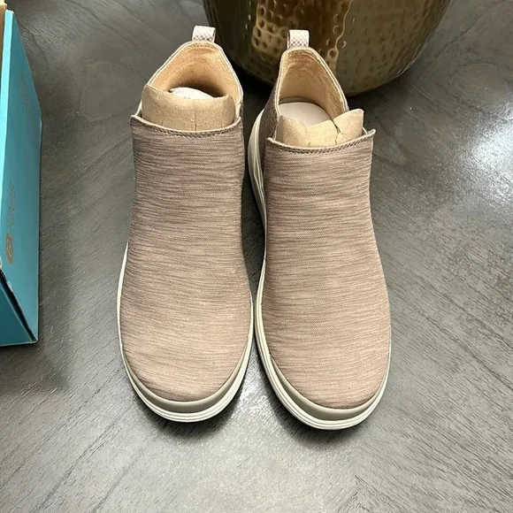 BZees Latte Tempo Slip-On Sneaker - Women