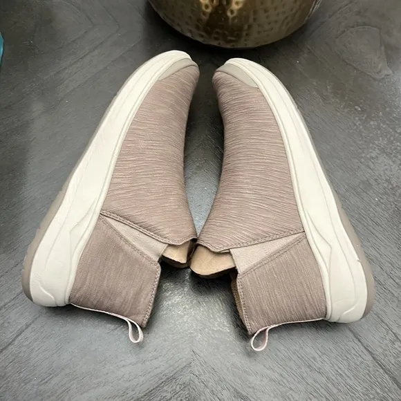 BZees Latte Tempo Slip-On Sneaker - Women