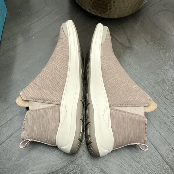 BZees Latte Tempo Slip-On Sneaker - Women