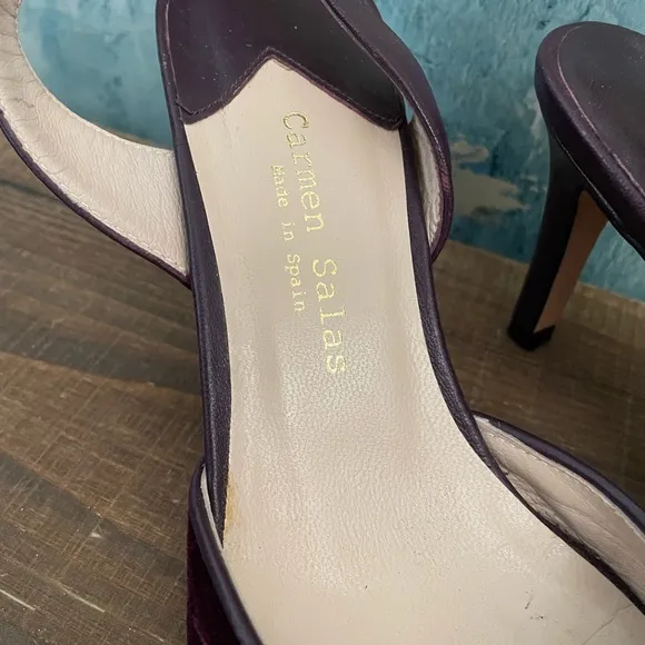 CARMEN SALAS Victoria Purple Velvet Slingback Pumps