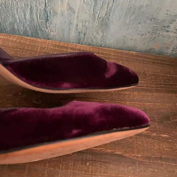 CARMEN SALAS Victoria Purple Velvet Slingback Pumps