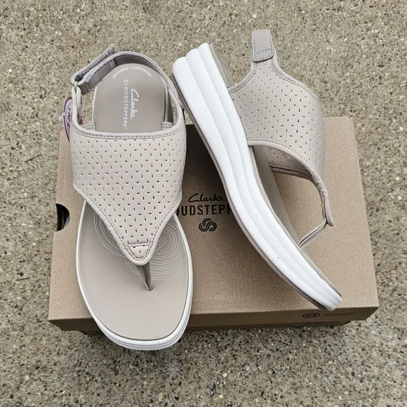 Clarks cloudsteppers cushion sandals women's size 10