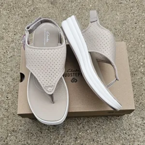 Clarks cloudsteppers cushion sandals women's size 10