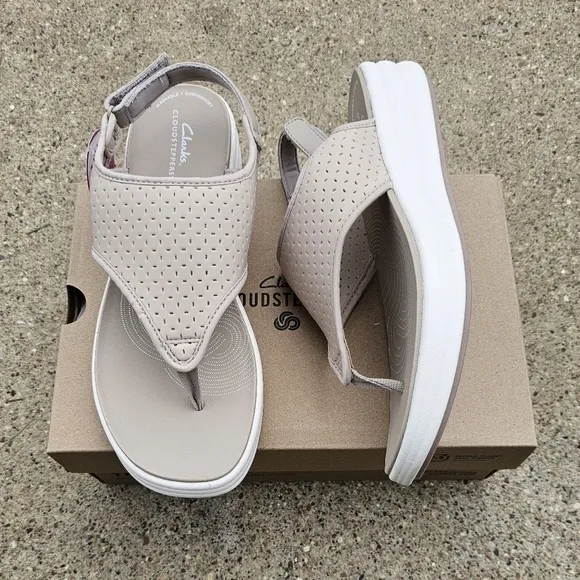 Clarks cloudsteppers cushion sandals women's size 10