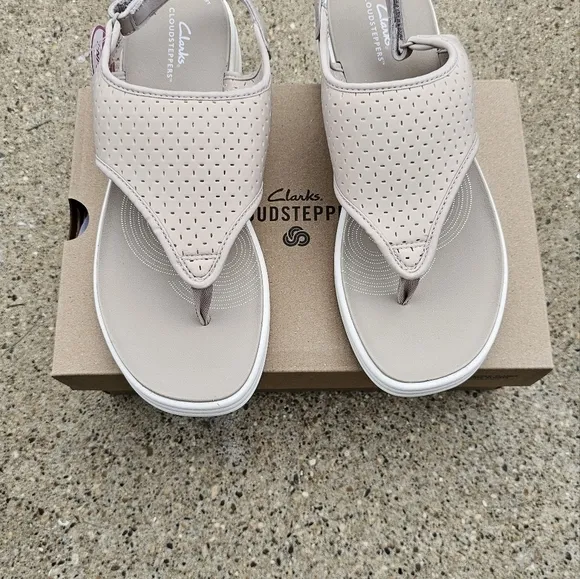 Clarks cloudsteppers cushion sandals women's size 10
