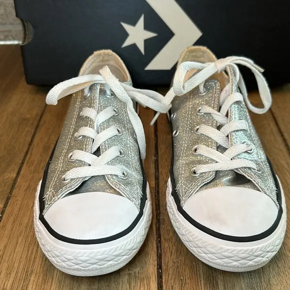 Converse Silver Glitter Chuck Taylor All Star Junior's Ox Lace Up Low Top / Sz 1