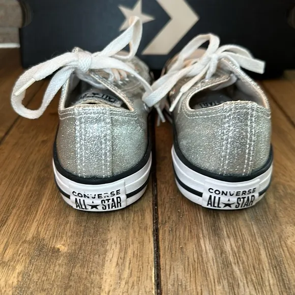 Converse Silver Glitter Chuck Taylor All Star Junior's Ox Lace Up Low Top / Sz 1