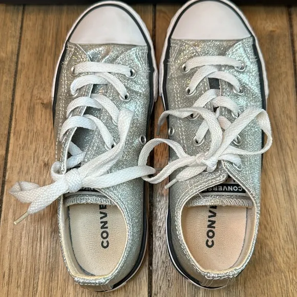 Converse Silver Glitter Chuck Taylor All Star Junior's Ox Lace Up Low Top / Sz 1