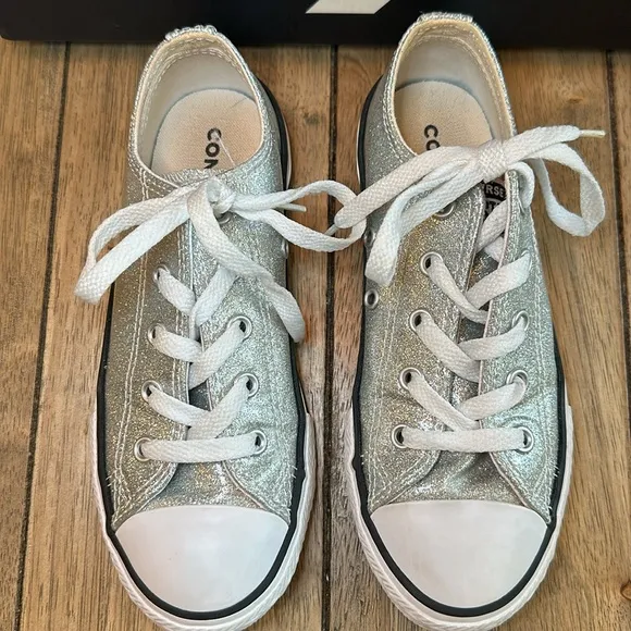 Converse Silver Glitter Chuck Taylor All Star Junior's Ox Lace Up Low Top / Sz 1