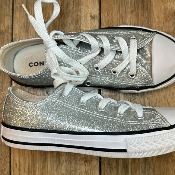 Converse Silver Glitter Chuck Taylor All Star Junior's Ox Lace Up Low Top / Sz 1