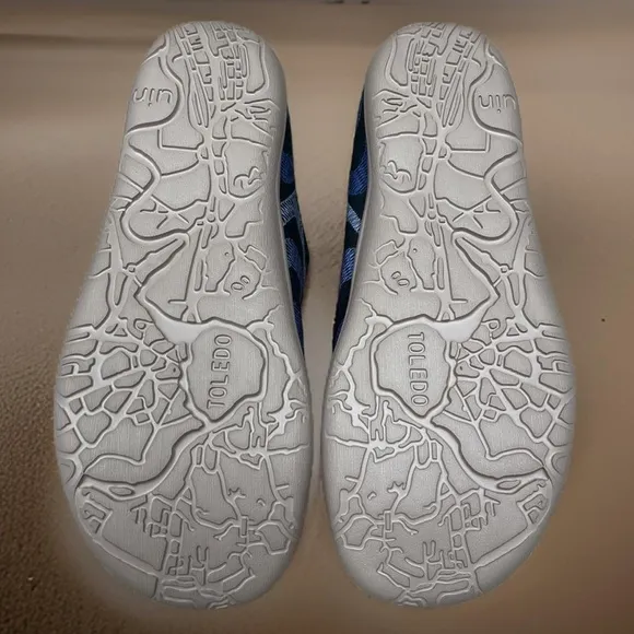 COPY - 🔥BRAND NEW UIN SLIP ONS🔥