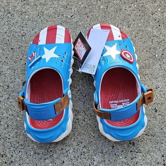 Crocs Captain America sandals youth boys size J2