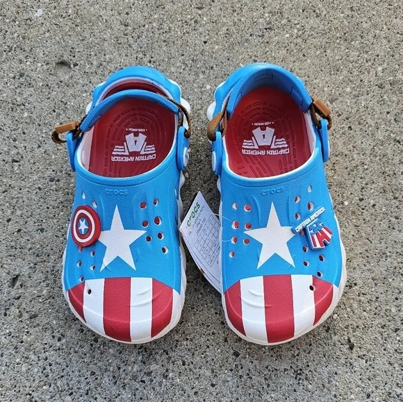 Crocs Captain America sandals youth boys size J2