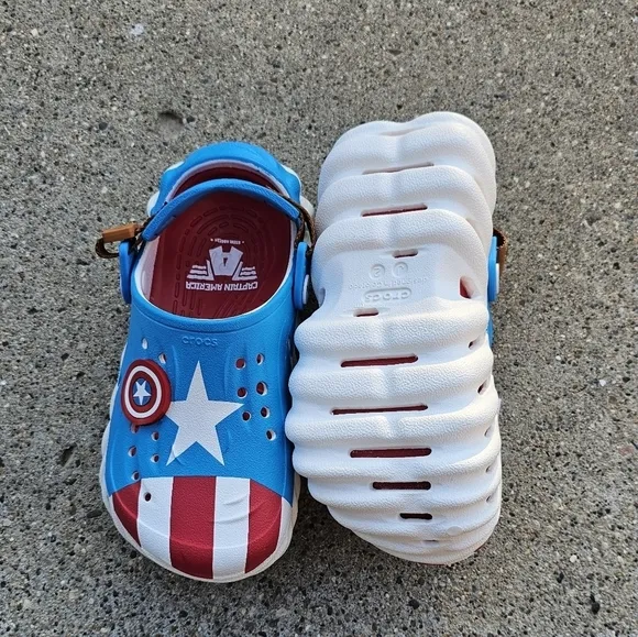 Crocs Captain America sandals youth boys size J2